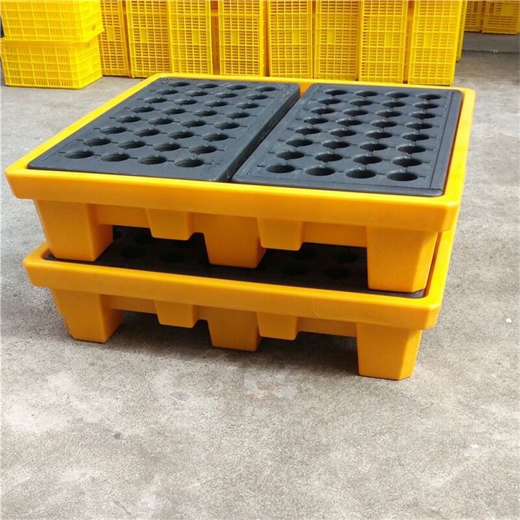 Svázaná paleta se 4 rozlitými bubny
